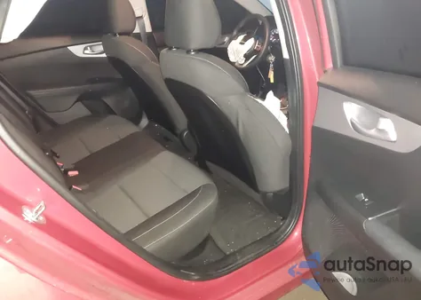 2023 Kia Forte Lxs z USA, uszkodzony, nr VIN 3KPF24AD5PE627131